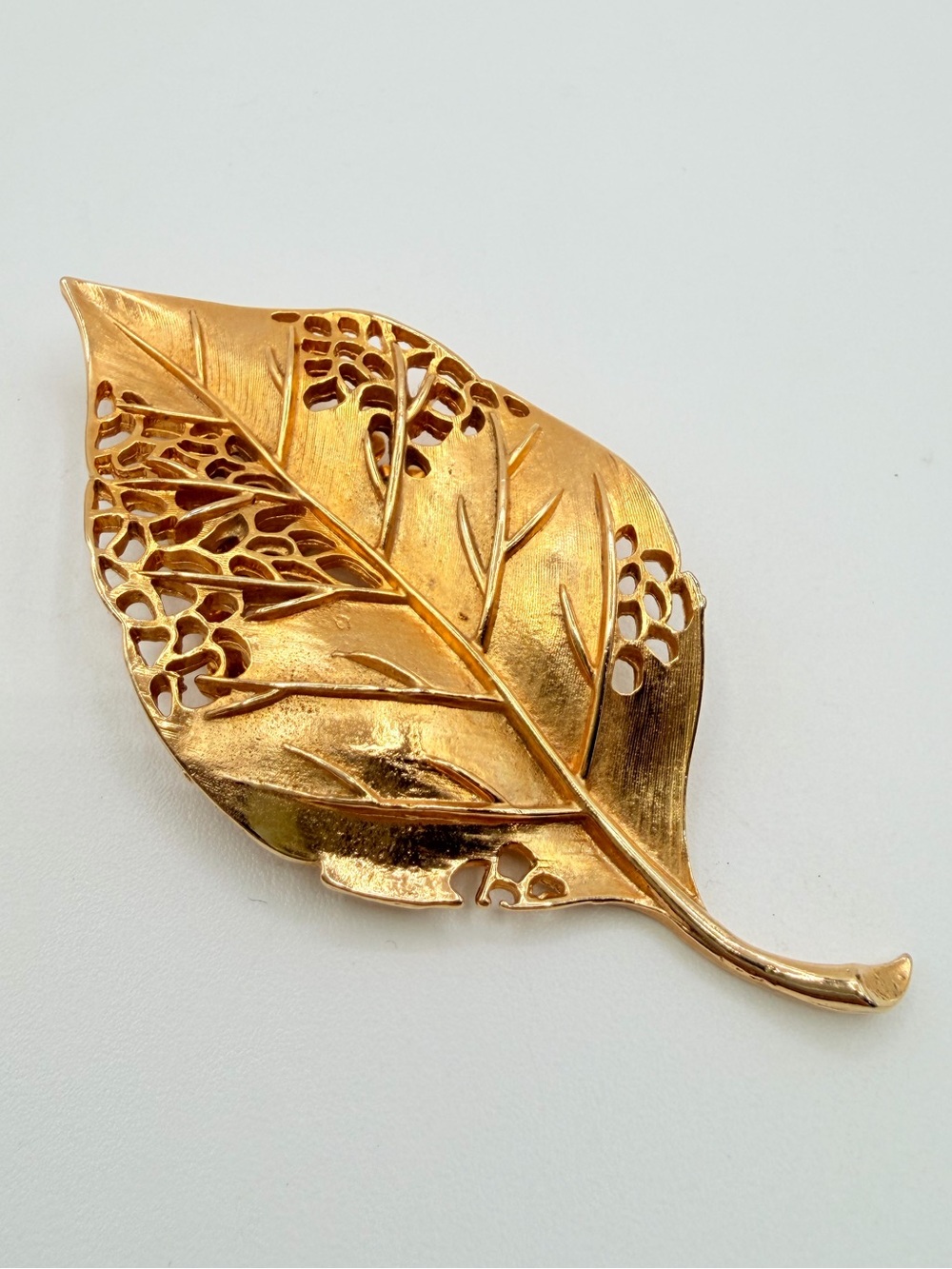 Vintage Gold Tone Leaf Blouse Clip – Openwork Botanical Brooch